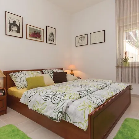 Snjezana Apartment *